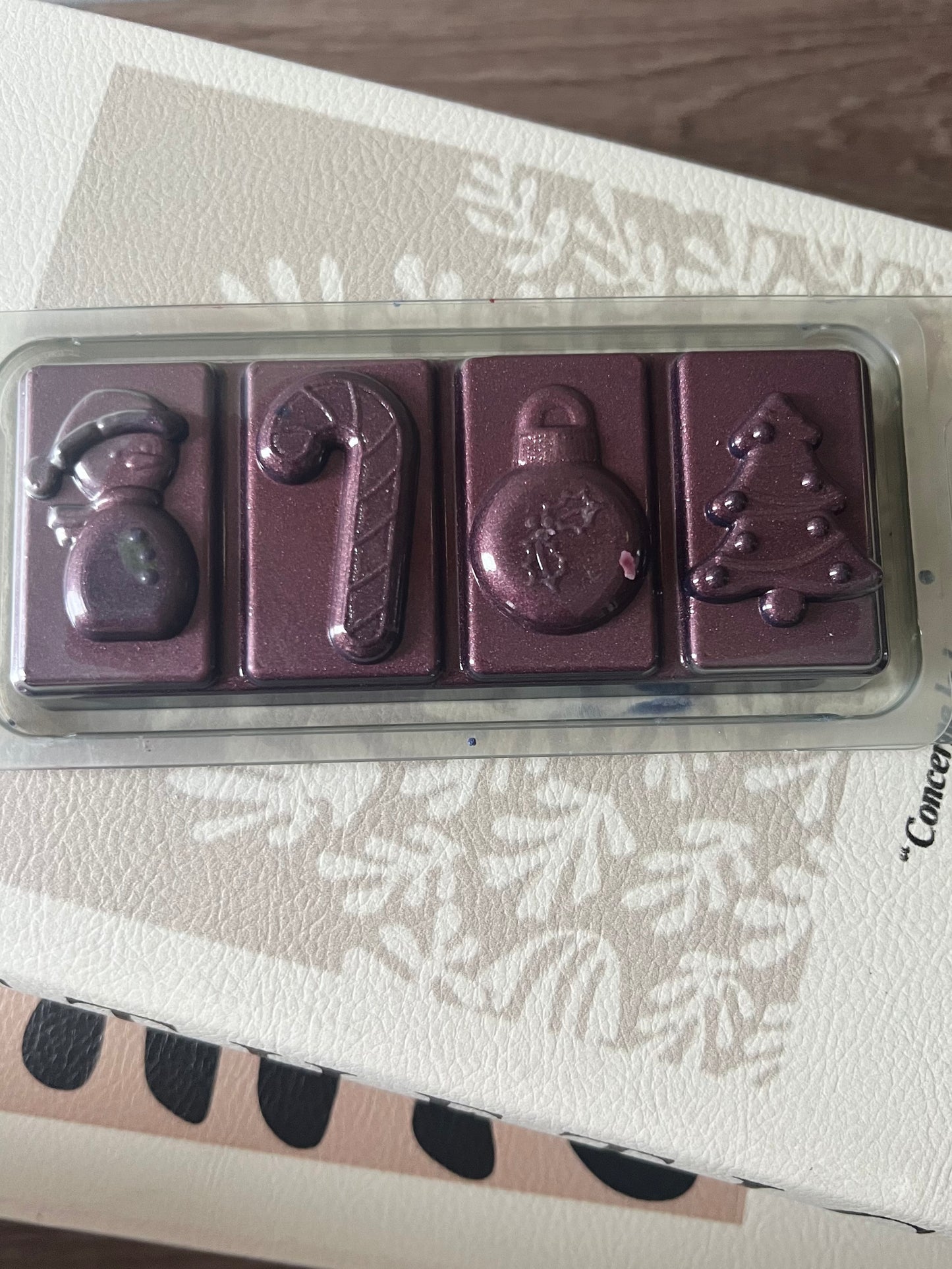 2 tone Christmas snap bars